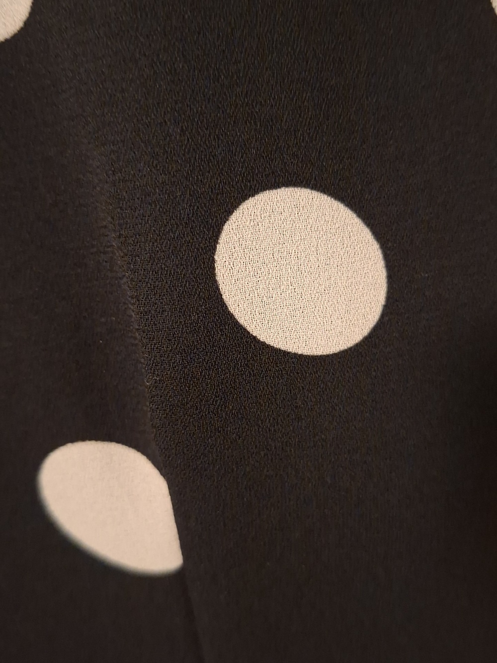 90's Classic Vintage Black & Beige Polka Dot Sleeveless Sheath Dress (Size S) - Picture 5 of 6